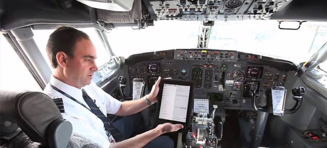 Compañías con wifi a bordo,foto con piloto con un ipad